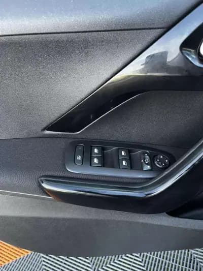 Vendo Peugeot 2008 2019 - 13900 EUR, 39416 km - AUTO.MOTO.pt