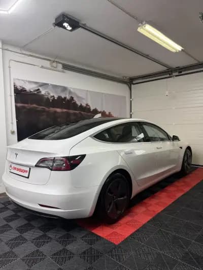 Vendo Tesla Model 3 2020 - 25900 EUR, 101867 km - AUTO.MOTO.pt