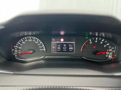 Vendo Peugeot 2008 2022 - 22500 EUR, 53598 km - AUTO.MOTO.pt