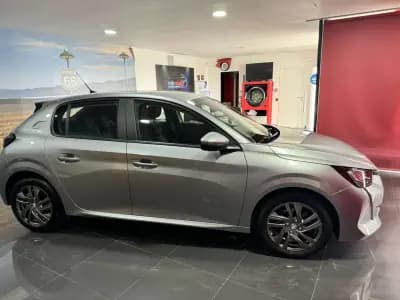 Vendo Peugeot 208 2022 - 16750 EUR, 121000 km - AUTO.MOTO.pt