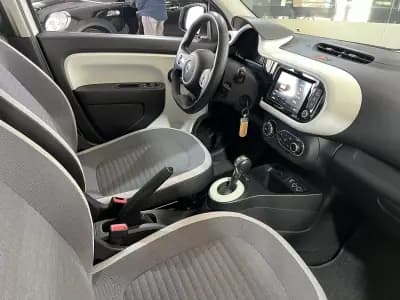 Vendo Renault Twingo 2021 - 12600 EUR, 23035 km - AUTO.MOTO.pt