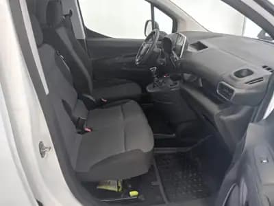 Vendo Opel Combo 2022 - 14990 EUR, 63800 km - AUTO.MOTO.pt