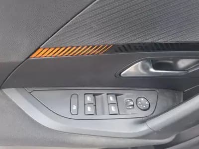 Sell Peugeot 2008 2023 - 19500 EUR, 16000 km - AUTO.MOTO.pt