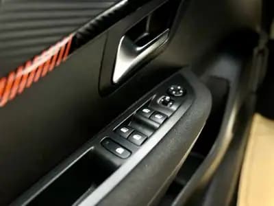 Vendo Peugeot 208 2022 - 15950 EUR, 71000 km - AUTO.MOTO.pt