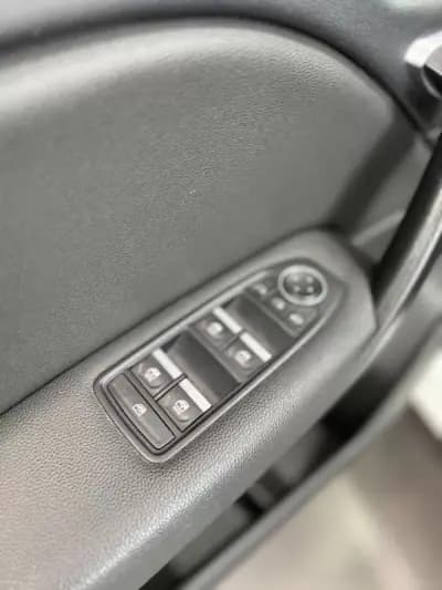 Vendo Renault Captur 2021 - 20000 EUR, 80000 km - AUTO.MOTO.pt