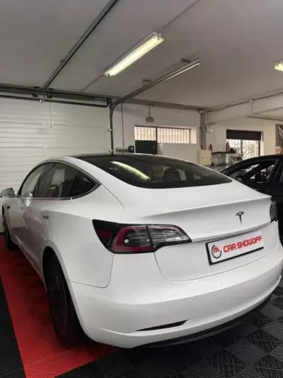 Vendo Tesla Model 3 2020 - 25900 EUR, 101867 km - AUTO.MOTO.pt