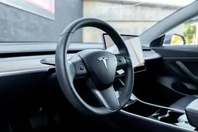 Sell Tesla Model 3 2019 - 23900 EUR, 140000 km - AUTO.MOTO.pt