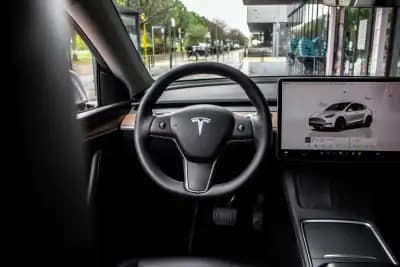 Sell Tesla Model Y 2023 - 37990 EUR, 39034 km - AUTO.MOTO.pt