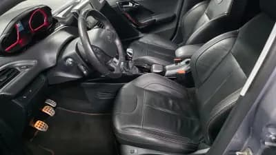 Vendo Peugeot 2008 2018 - 12990 EUR, 144000 km - AUTO.MOTO.pt