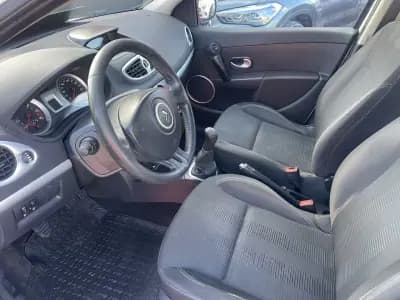 Sell Renault Clio 2010 - 5950 EUR, 239402 km - AUTO.MOTO.pt