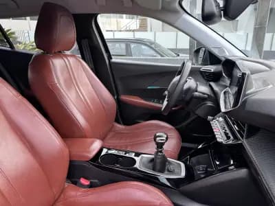 Vendo Peugeot 2008 2021 - 16900 EUR, 130000 km - AUTO.MOTO.pt