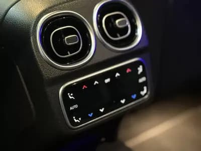 Vendo Mercedes-Benz C 300e 2024 - 55990 EUR, 27748 km - AUTO.MOTO.pt