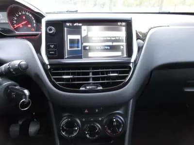 Sell Peugeot 208 2014 - 7990 EUR, 71000 km - AUTO.MOTO.pt