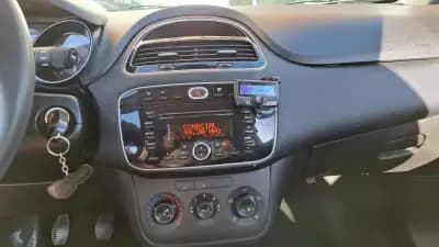 Vendo Fiat Punto 2015 - 5900 EUR, 278912 km - AUTO.MOTO.pt