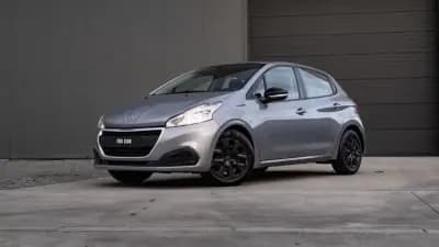 Vendo Peugeot 208 2019 - 9999 EUR, 106000 km - AUTO.MOTO.pt