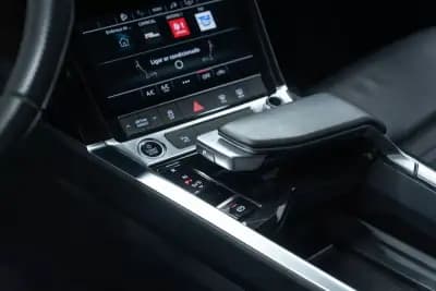 Vendo Audi Q8 e-Tron Sportback 2023 - 49950 EUR, 55000 km - AUTO.MOTO.pt