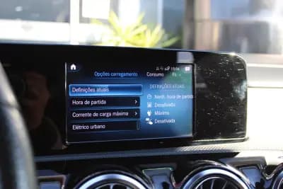 Vendo Mercedes-Benz A 250e 2020 - 24900 EUR, 81736 km - AUTO.MOTO.pt