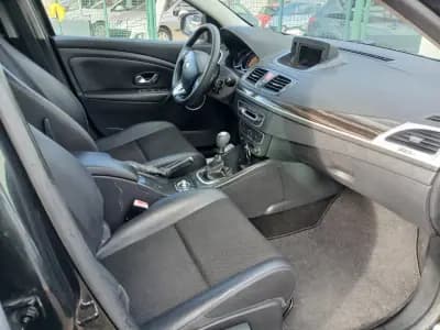 Sell Renault Mégane Sport Tourer 2017 - 7750 EUR, 141758 km - AUTO.MOTO.pt