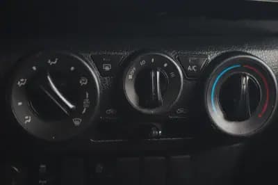 Sell Toyota Hilux 2023 - 44900 EUR, 17280 km - AUTO.MOTO.pt