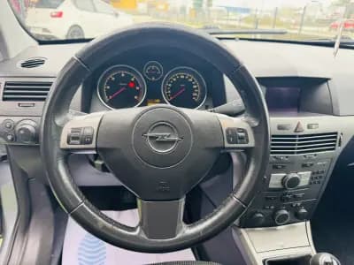 Sell Opel Astra Caravan 2005 - 3500 EUR, 300000 km - AUTO.MOTO.pt