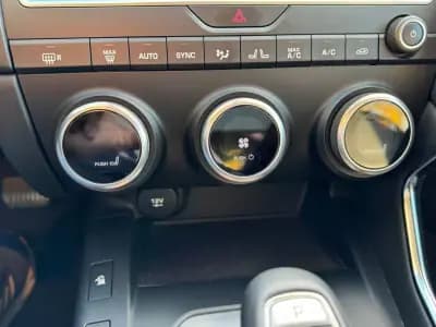 Vendo Jaguar E-Pace 2019 - 28500 EUR, 98000 km - AUTO.MOTO.pt