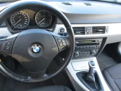 Vendo BMW 320 2009 - 8900 EUR, 236000 km - AUTO.MOTO.pt