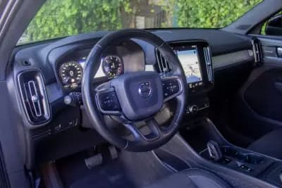 Vendo Volvo XC 40 2020 - 28900 EUR, 133266 km - AUTO.MOTO.pt