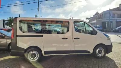 Vendo Renault Trafic 2017 - 21900 EUR, 241154 km - AUTO.MOTO.pt