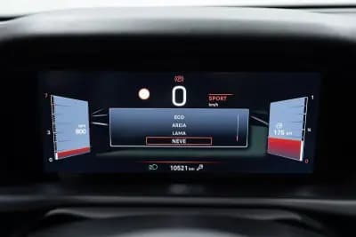 Vendo Jeep Avenger 2023 - 20950 EUR, 10000 km - AUTO.MOTO.pt