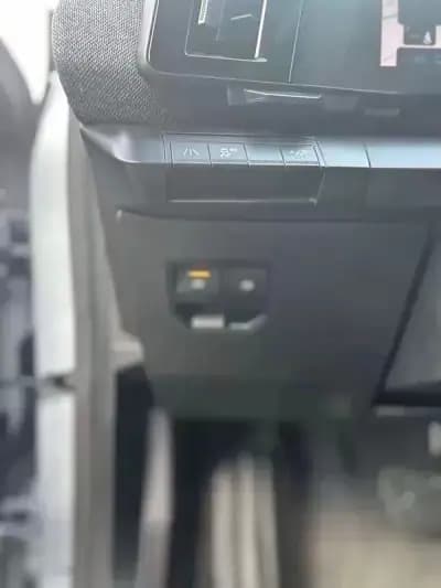 Vendo Renault Mégane E-Tech 2022 - 24999 EUR, 101000 km - AUTO.MOTO.pt