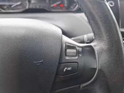 Sell Peugeot 208 2017 - 8900 EUR, 191000 km - AUTO.MOTO.pt