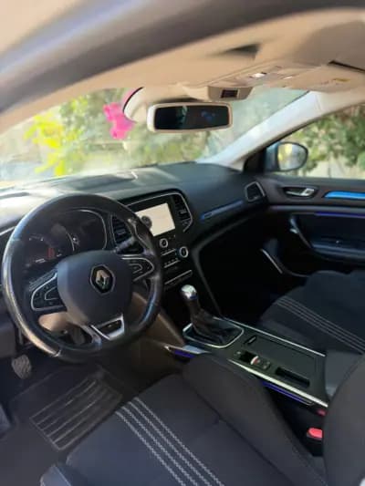 Vendo Renault Mégane 2018 - 16900 EUR, 102599 km - AUTO.MOTO.pt