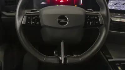 Vendo Opel Astra 2024 - 24450 EUR, 13500 km - AUTO.MOTO.pt