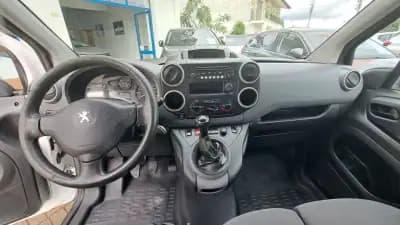 Vendo Peugeot Partner 2018 - 9900 EUR, 250472 km - AUTO.MOTO.pt