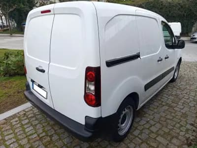 Vendo Peugeot Partner 2017 - 9990 EUR, 224423 km - AUTO.MOTO.pt