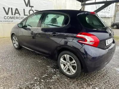 Vendo Peugeot 208 2016 - 7500 EUR, 302200 km - AUTO.MOTO.pt