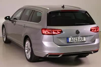 Vendo Volkswagen Passat Variant 2021 - 25990 EUR, 70682 km - AUTO.MOTO.pt