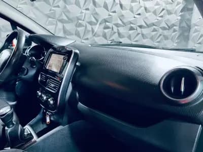 Vendo Renault Clio 2017 - 13990 EUR, 104061 km - AUTO.MOTO.pt