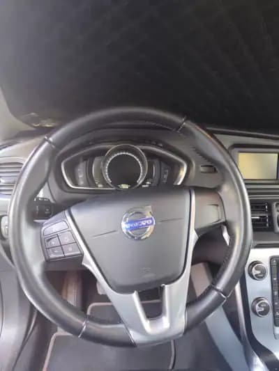 Vendo Volvo V40 2015 - 13999 EUR, 116000 km - AUTO.MOTO.pt