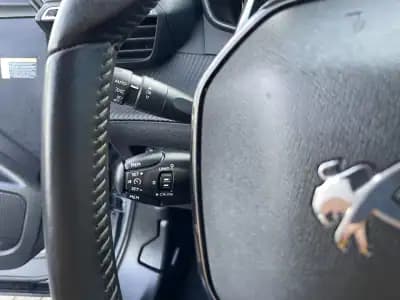 Sell Peugeot 2008 2021 - 16850 EUR, 43376 km - AUTO.MOTO.pt