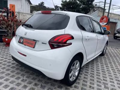 Sell Peugeot 208 2015 - 8250 EUR, 123851 km - AUTO.MOTO.pt