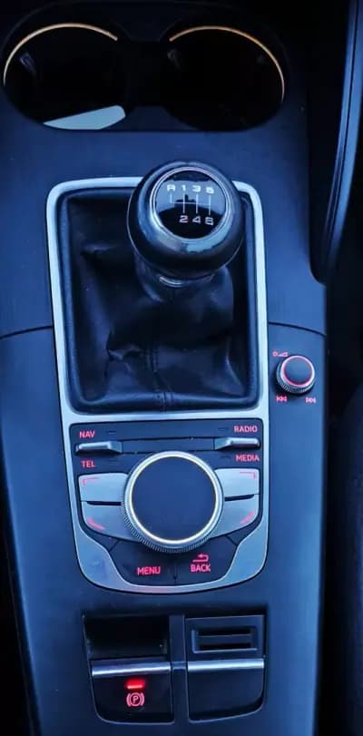 Vendo Audi A3 2014 - 13999 EUR, 208000 km - AUTO.MOTO.pt