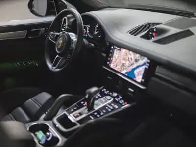 Vendo Porsche Cayenne Coupé 2023 - 104990 EUR, 18500 km - AUTO.MOTO.pt