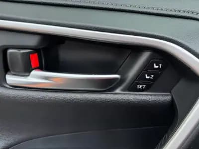 Vendo Toyota RAV4 2021 - 33900 EUR, 135147 km - AUTO.MOTO.pt