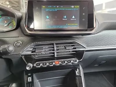 Sell Peugeot e-208 2021 - 17700 EUR, 22007 km - AUTO.MOTO.pt