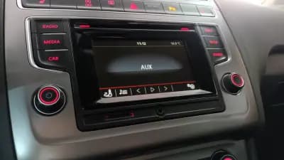 Vendo Volkswagen Polo 2015 - 10500 EUR, 125941 km - AUTO.MOTO.pt