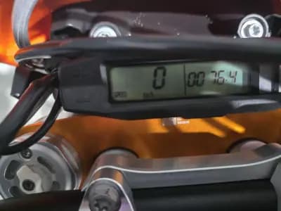 Vendo mota KTM SX 300 2023 - 10500 EUR, 77 km - AUTO.MOTO.pt