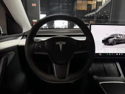 Vendo Tesla Model Y 2024 - 43990 EUR, 35600 km - AUTO.MOTO.pt