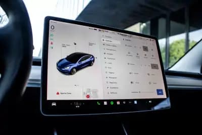 Vendo Tesla Model 3 2020 - 29750 EUR, 73831 km - AUTO.MOTO.pt