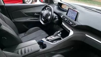 Vendo Peugeot 3008 2018 - 16990 EUR, 131000 km - AUTO.MOTO.pt